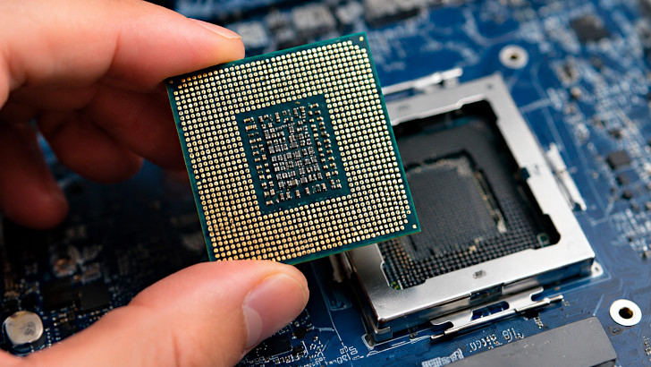 CPU、メモリ、SSD など